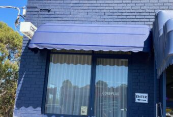 CORE PLUS BLUE DUTCH HOOD WITH SCALLOP