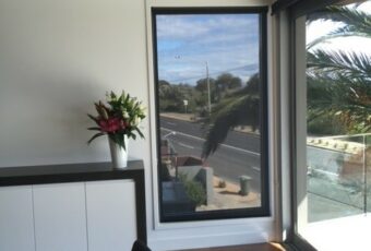 SUNSCREEN ROLLER BLINDS IN CHARCOAL