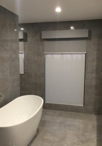 DOUBLE ROLLER BLINDS + BONDED FABRIC PELMET EPPING BATHROOM (1)