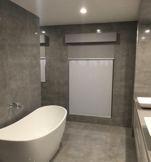 DOUBLE ROLLER BLINDS + BONDED FABRIC PELMET EPPING BATHROOM (1)