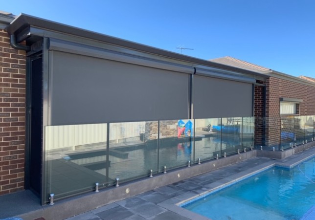 motorised ziptrak with post to split 9m opening (5)