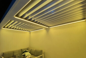 lumex louvred roof 2 bays with surround frame + gutters + led RGB with diffuser frame kit 3