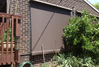 FIXED GUIDE TRADITIONAL AWNING