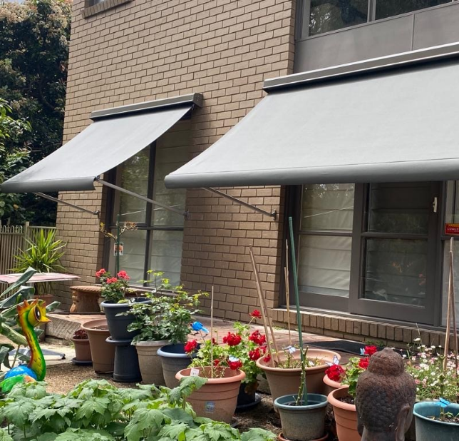 Traditional / Automatic Awnings